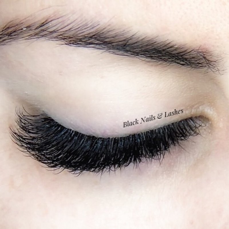 Black Nails & Lashes - Salon de frumusete